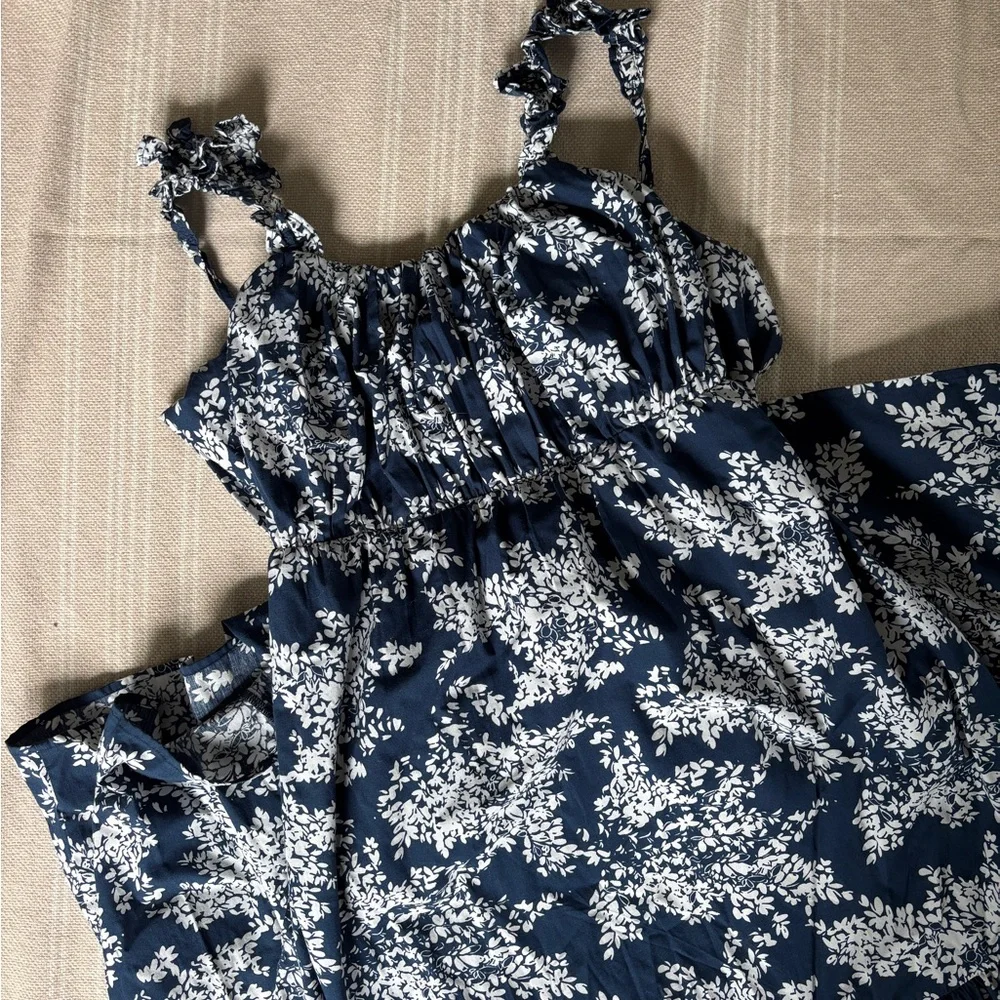Abercrombie & Fitch Navy and White Floral Maxi Dress Small Tall
